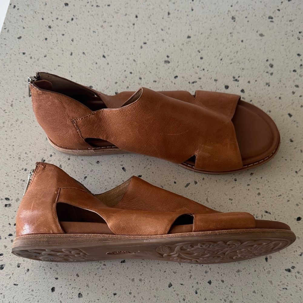 Sofft Cognac Brown Leather Sandals Open Toe Casual Comfortable Women’s Size 10M